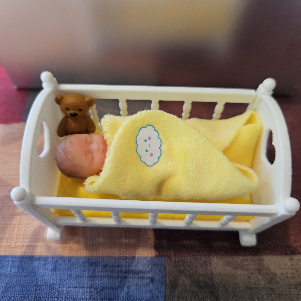 Zuru Mini Baby Doll in Yellow Swaddle with Brown Teddy in White Cradle - Picture 7 of 7